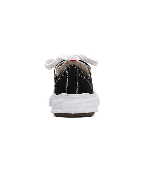 Aeson Low Top Sneaker